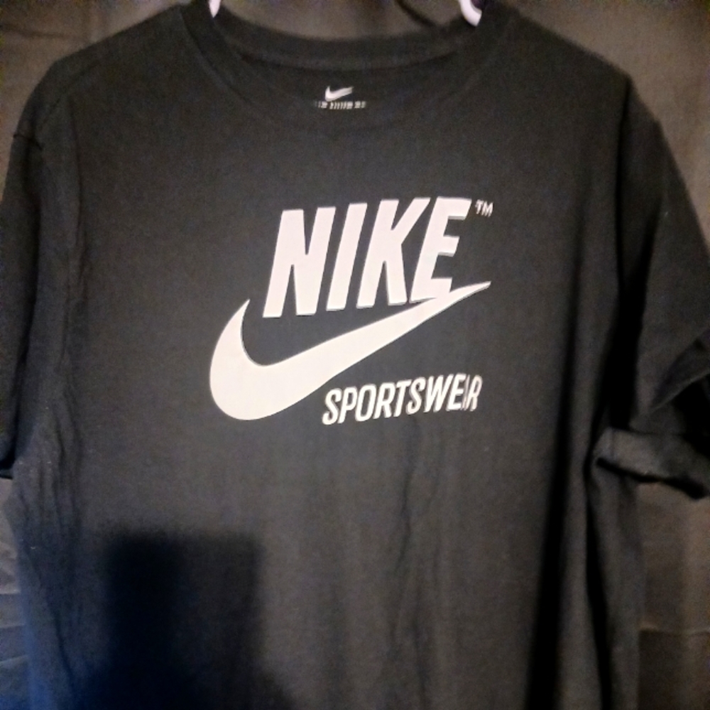 Men's Nike sportsware tee shirt